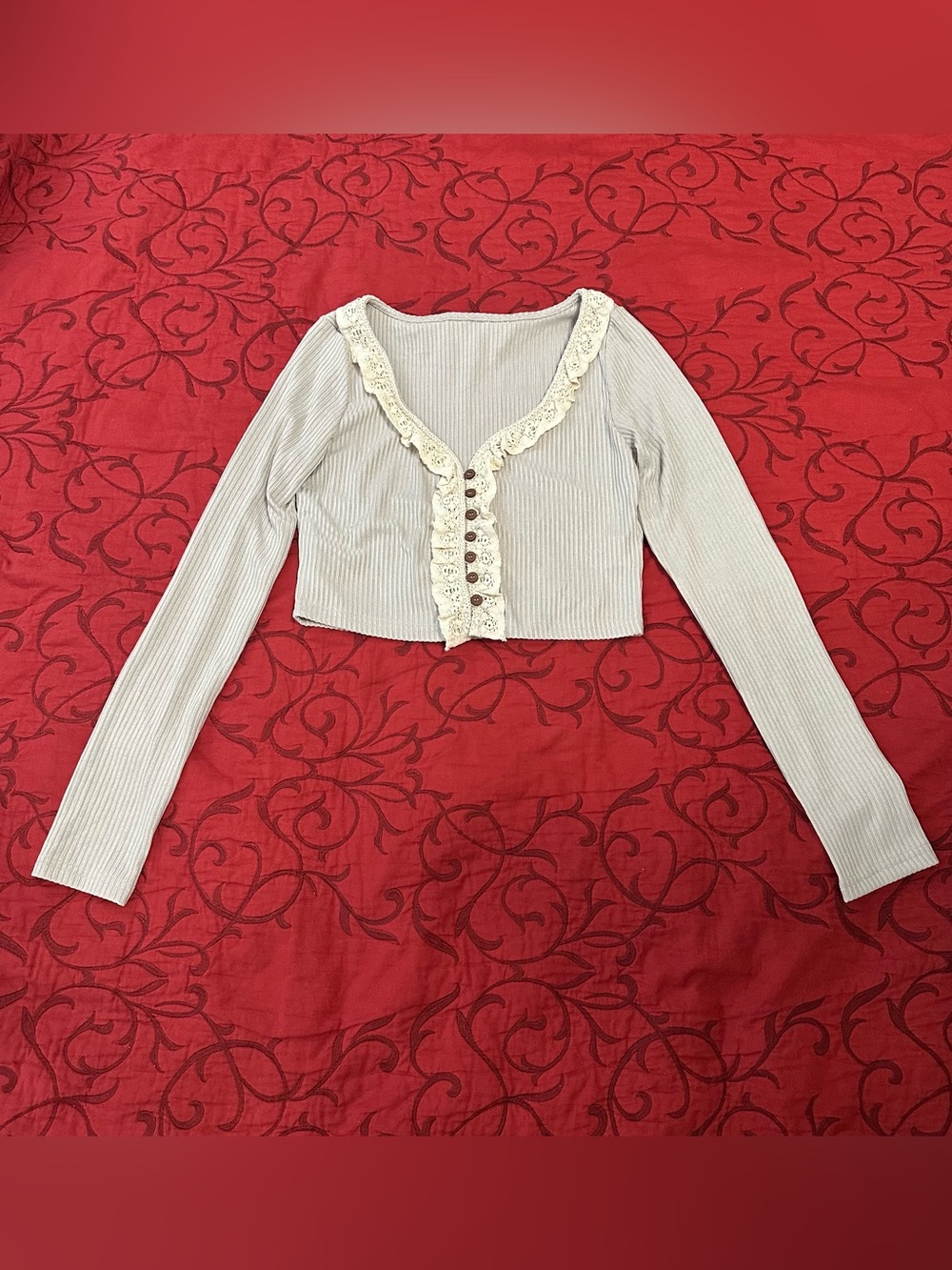 Ribbed Lace-Trim Long Sleeve Crop Top in Cream